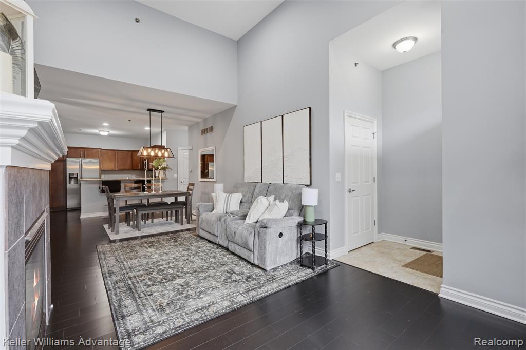 45658 South Stonewood Road Canton, MI 48187 - Photo 3 of 41
