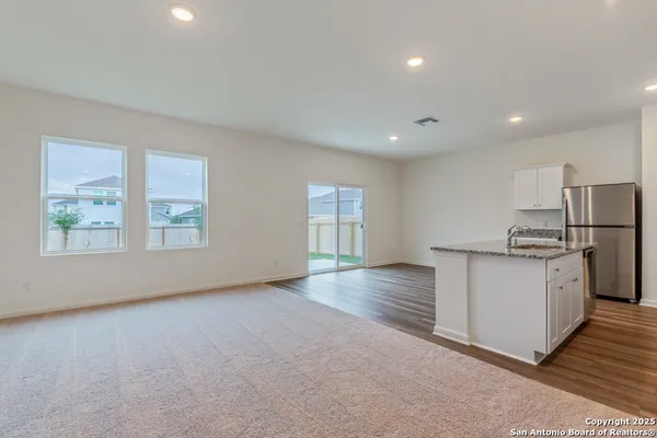 $1,725 | 7522 Burrowing Cobra, San Antonio, TX 78253