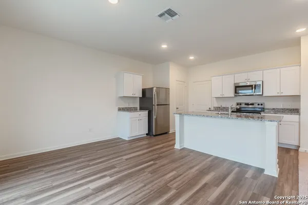 $1,725 | 7522 Burrowing Cobra, San Antonio, TX 78253