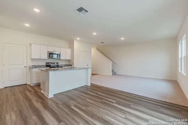 $1,725 | 7522 Burrowing Cobra, San Antonio, TX 78253