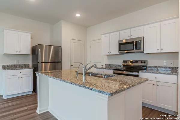 $1,725 | 7522 Burrowing Cobra, San Antonio, TX 78253