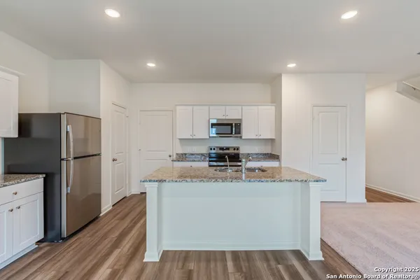 $1,725 | 7522 Burrowing Cobra, San Antonio, TX 78253