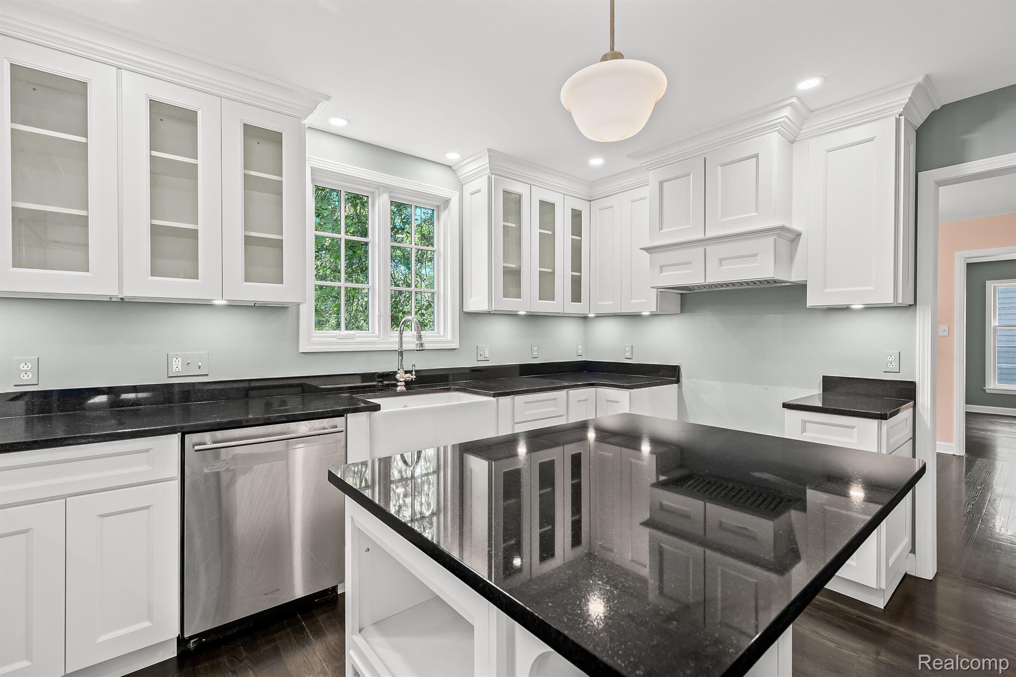1844 Yorkshire Road Birmingham, MI 48009 - Photo 21 of 38 Gallery Image 21