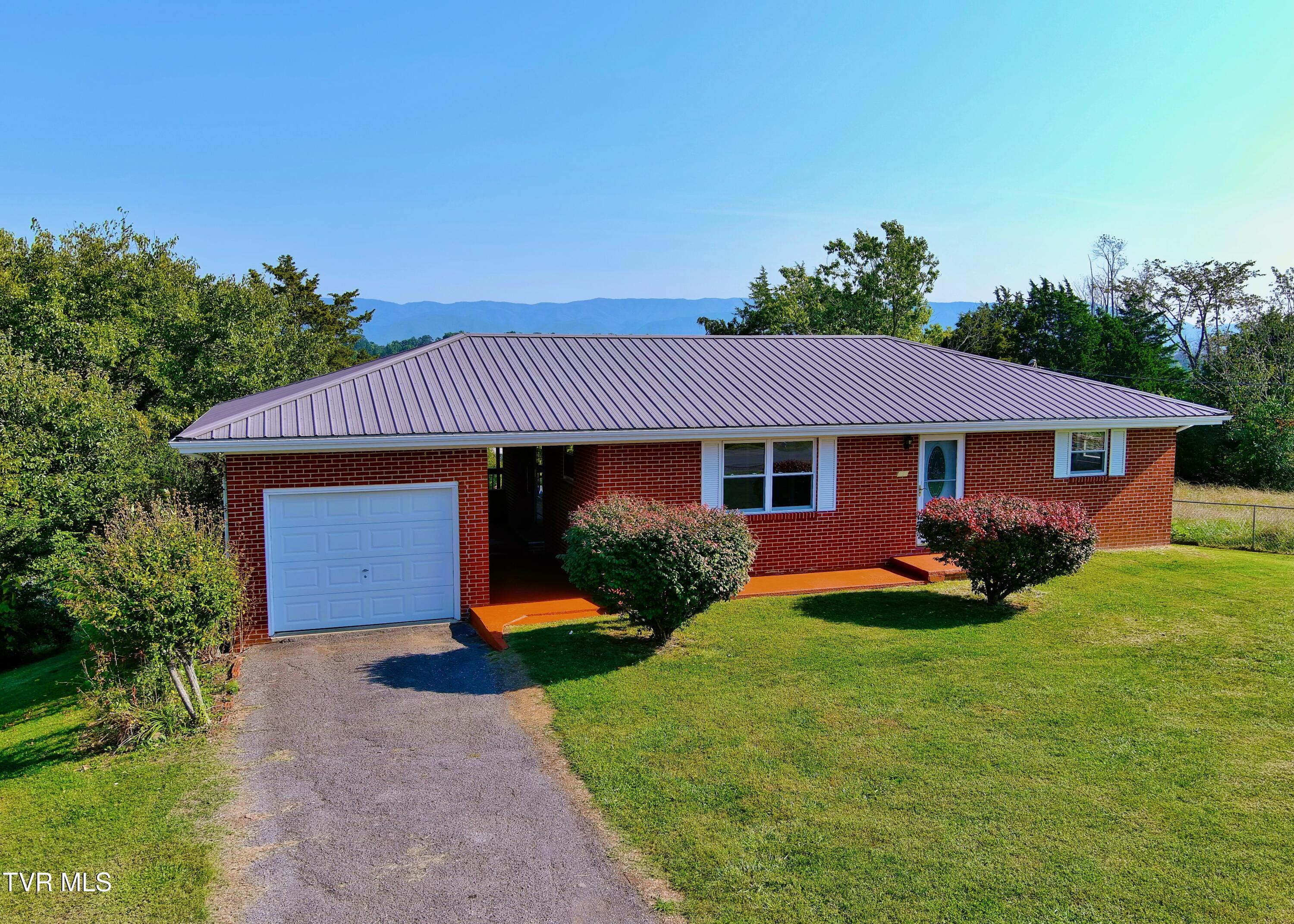 616 East Barton Ridge Road Greeneville, TN 37745 - Photo 1 of 39 1a
