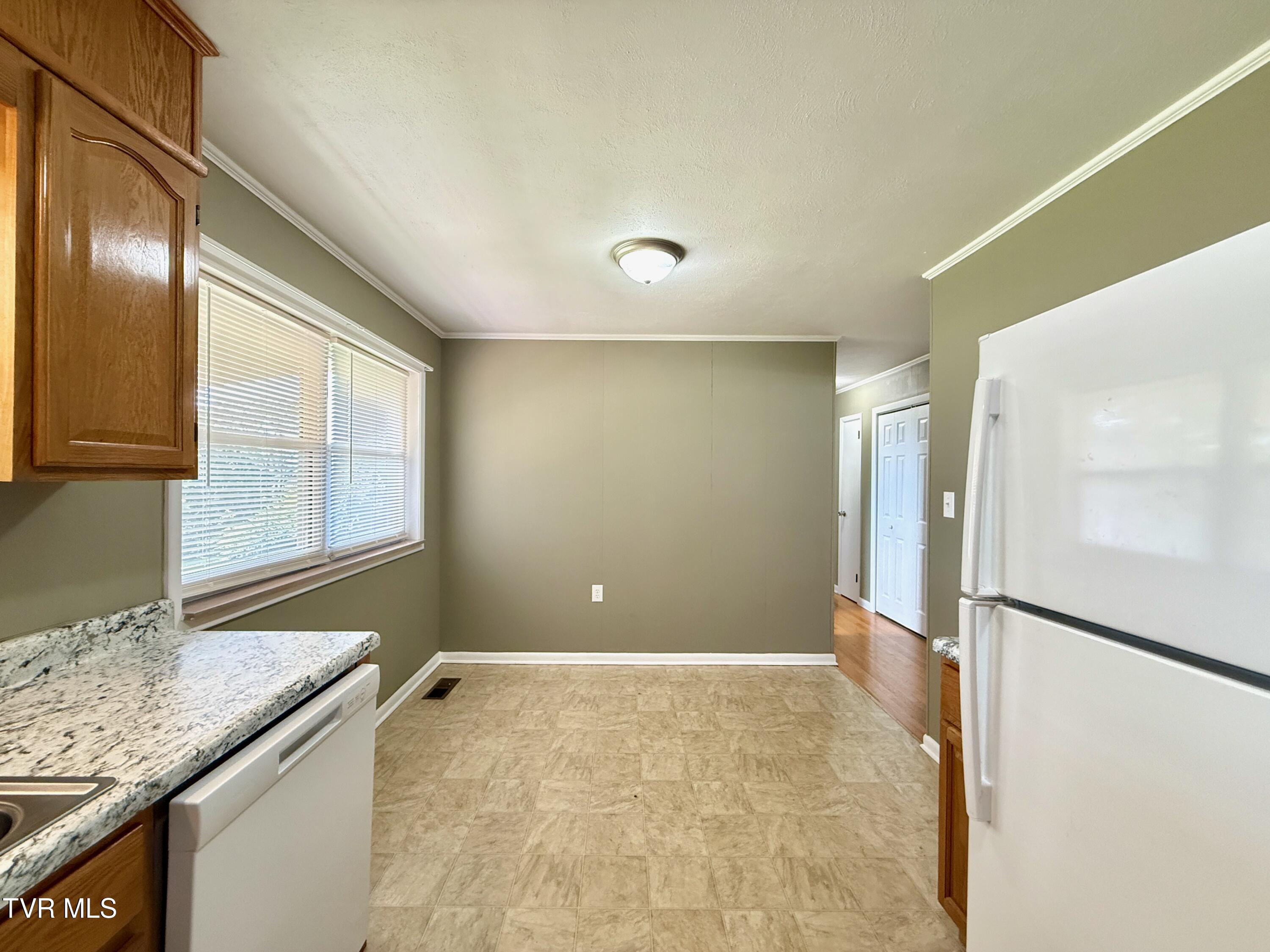 616 East Barton Ridge Road Greeneville, TN 37745 - Photo 11 of 39 11