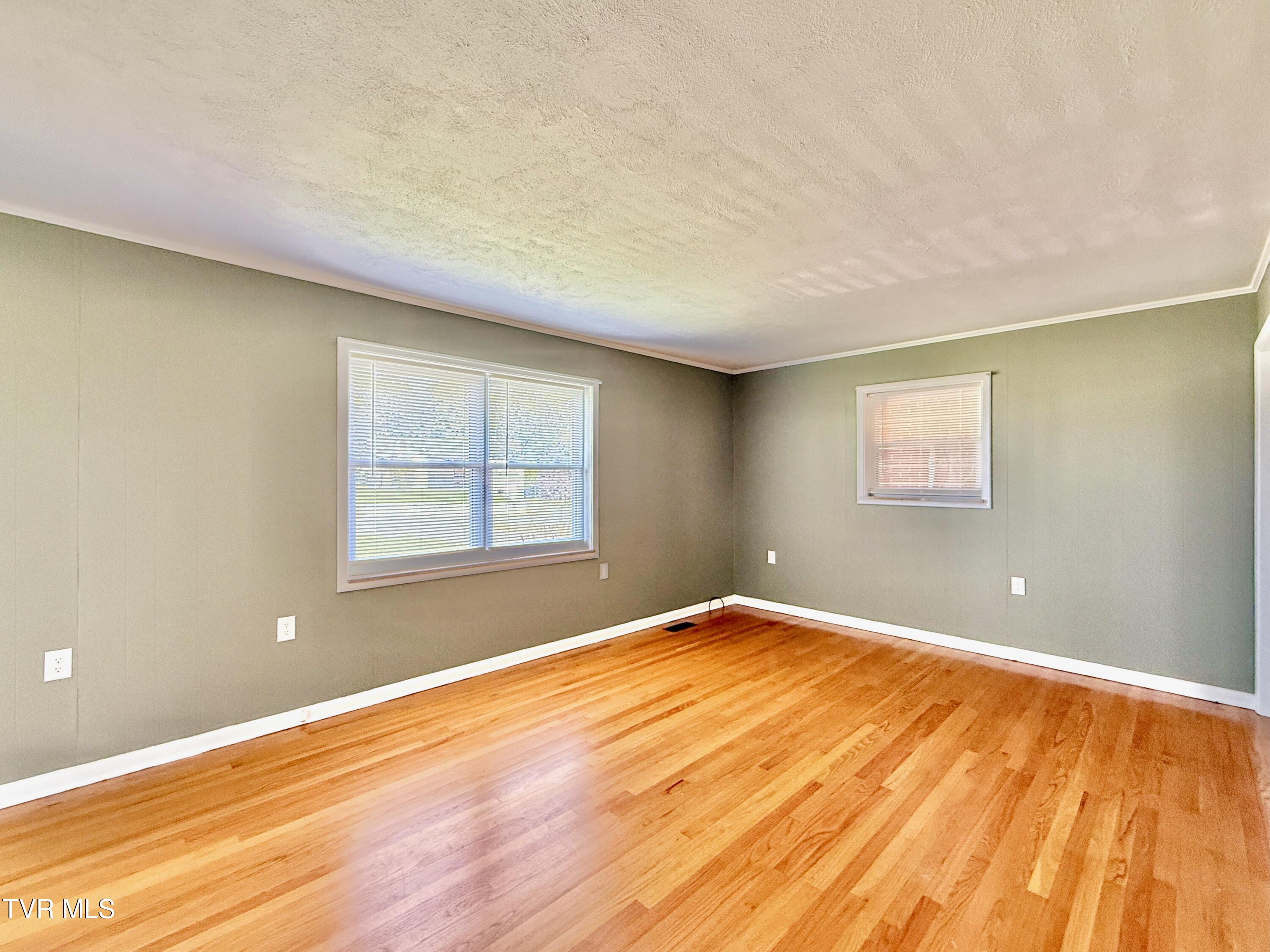 616 East Barton Ridge Road Greeneville, TN 37745 - Photo 4 of 39 4