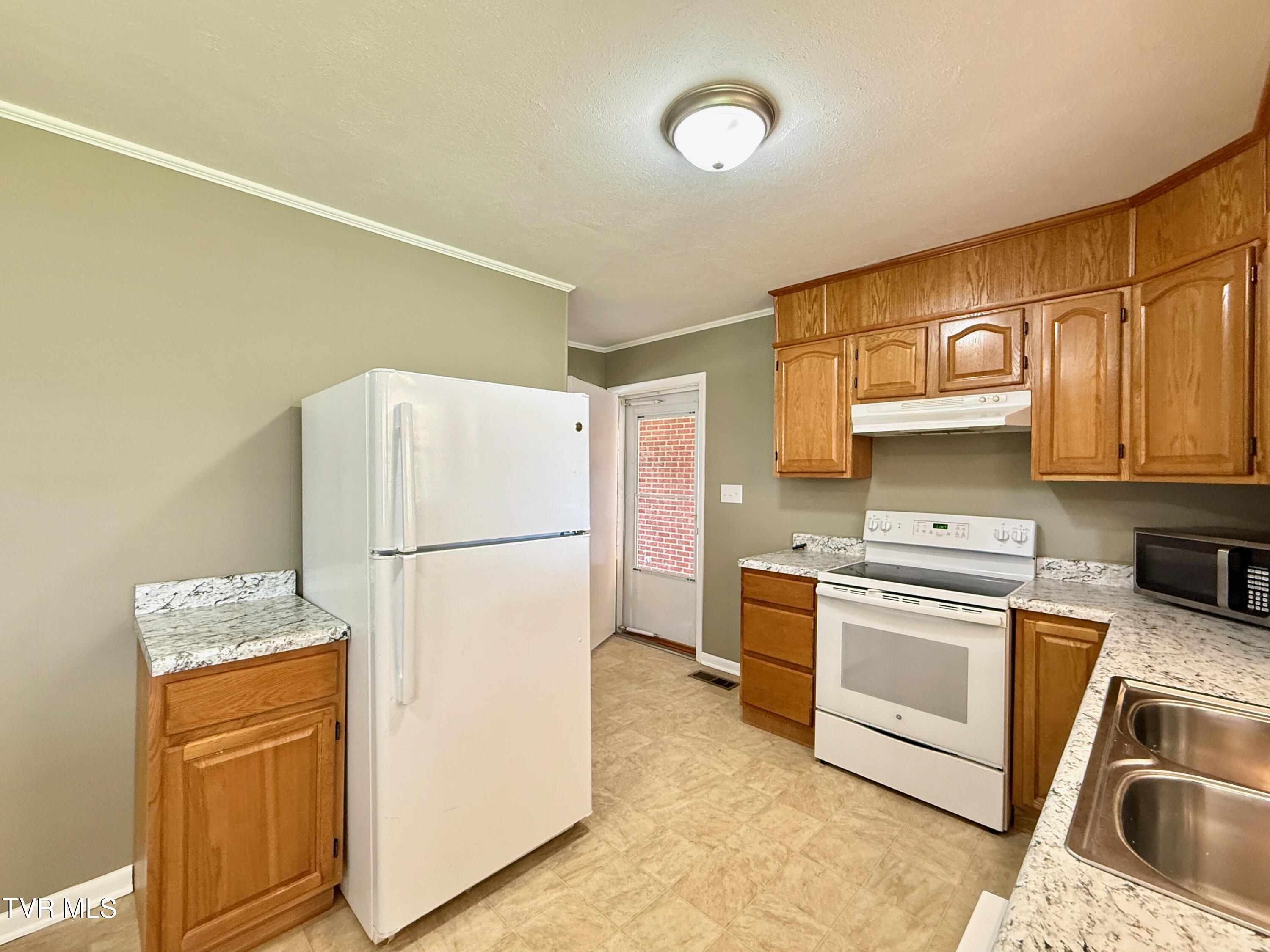 616 East Barton Ridge Road Greeneville, TN 37745 - Photo 8 of 39 8