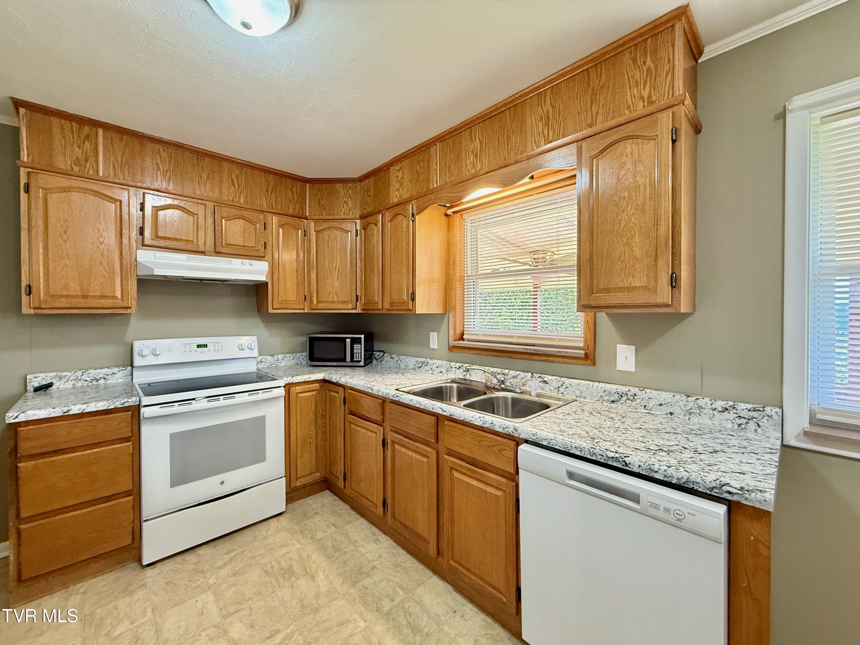 616 East Barton Ridge Road Greeneville, TN 37745 - Photo 9 of 39 9