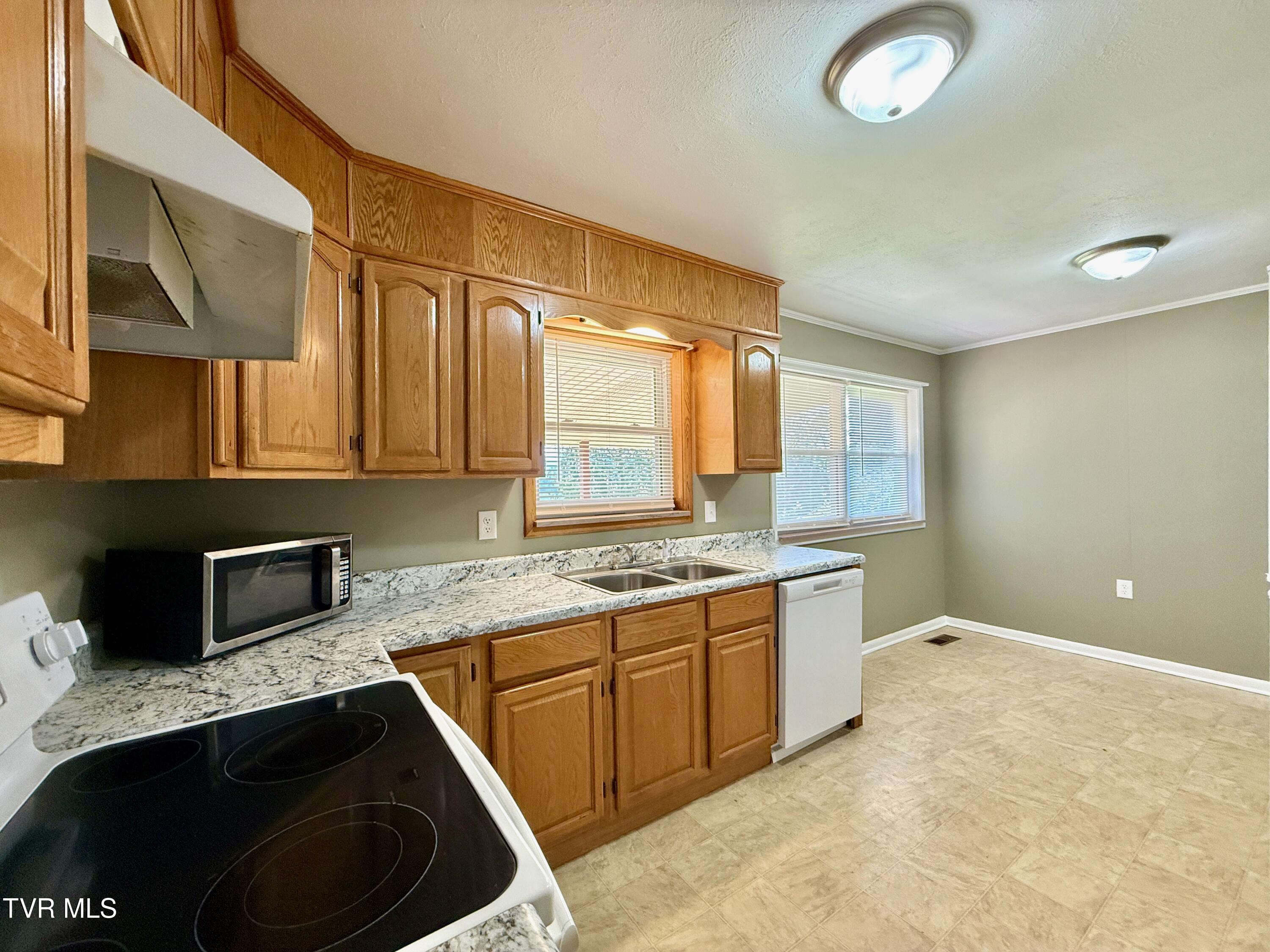 616 East Barton Ridge Road Greeneville, TN 37745 - Photo 10 of 39 10