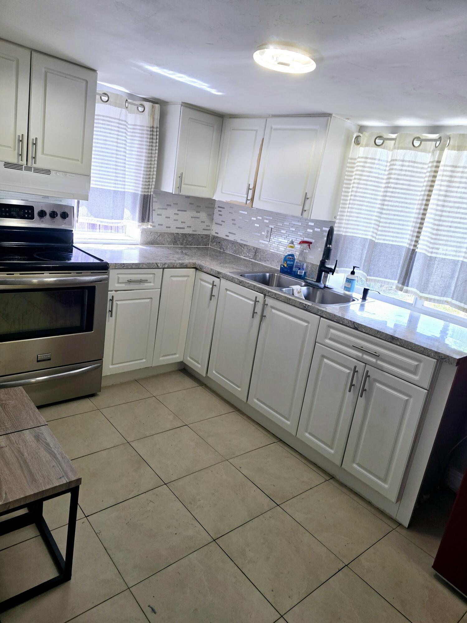 1078 Highview Road Lake Worth, FL 33462 - Photo 3 of 23 20240721_105641