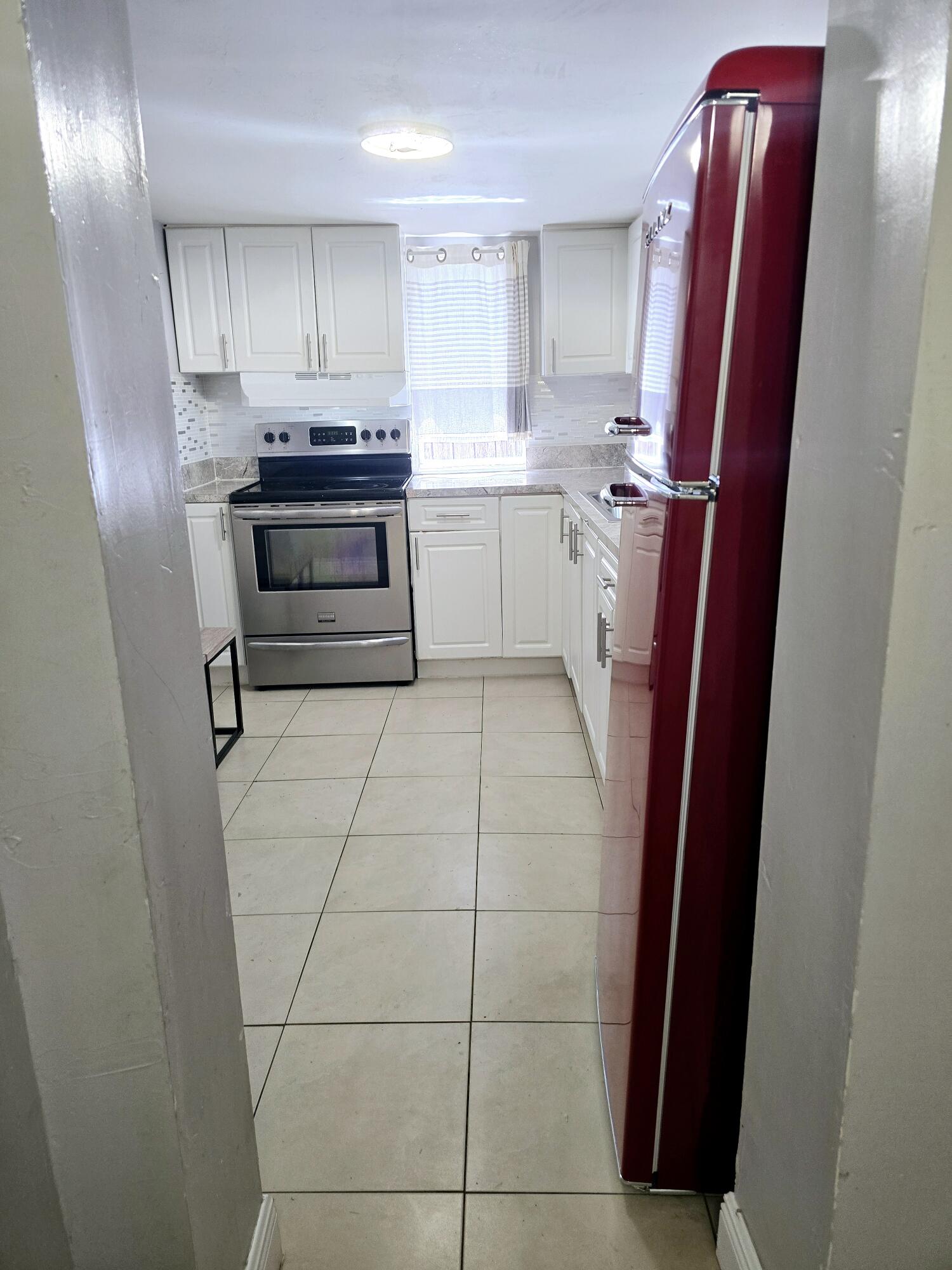 1078 Highview Road Lake Worth, FL 33462 - Photo 4 of 23 20240721_105633