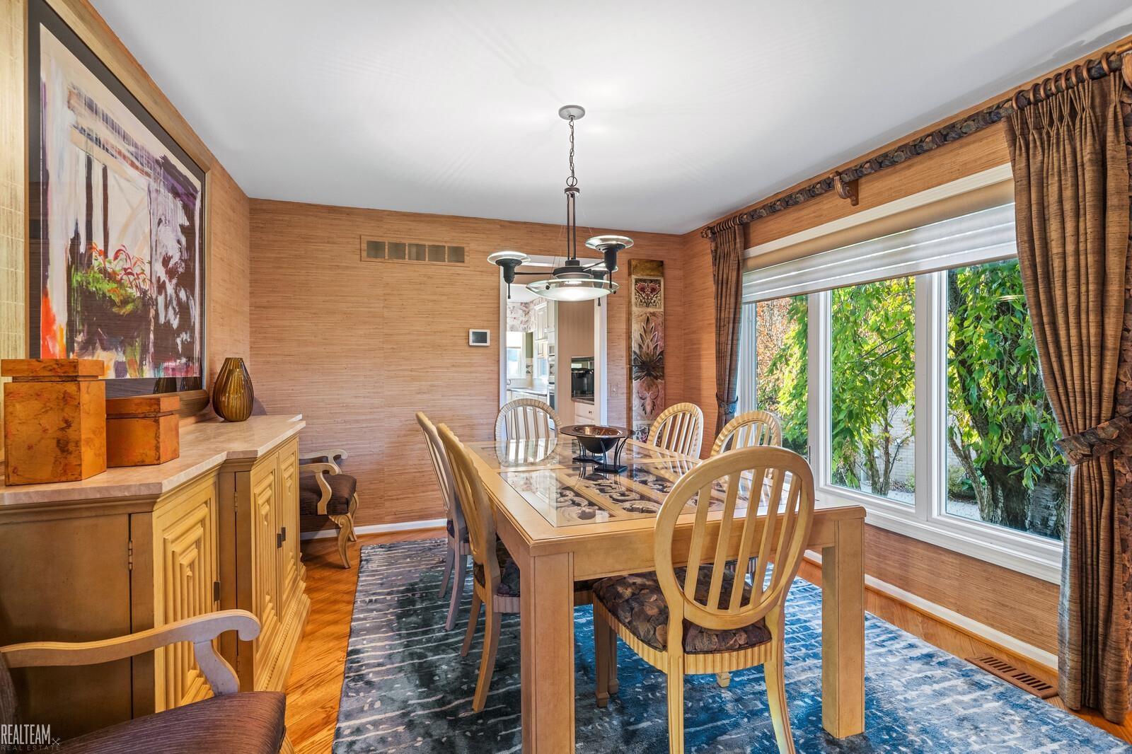 1028 Bloomview Circle Rochester, MI 48307 - Photo 8 of 44 50094250-7.JPG