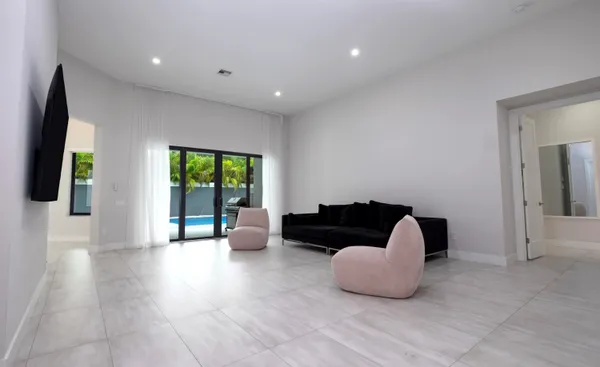 $11,000 | 5663 Brookfield Circle, Hollywood, FL 33312