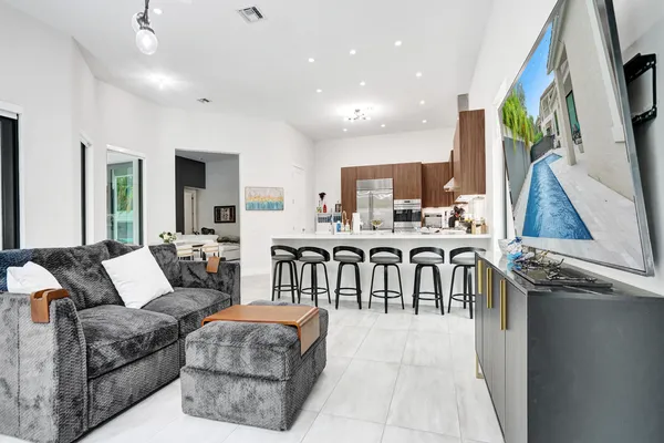 $11,000 | 5663 Brookfield Circle, Hollywood, FL 33312