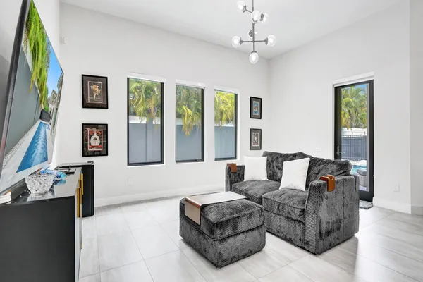 $11,000 | 5663 Brookfield Circle, Hollywood, FL 33312