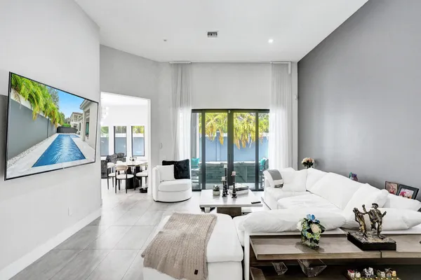 $11,000 | 5663 Brookfield Circle, Hollywood, FL 33312