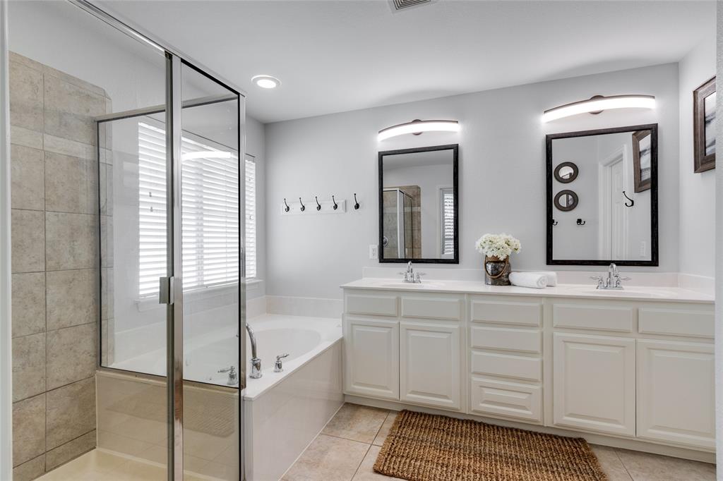 1237 Burnett Road Lantana, TX 76226 - Photo 7 of 31 Gallery Image 7