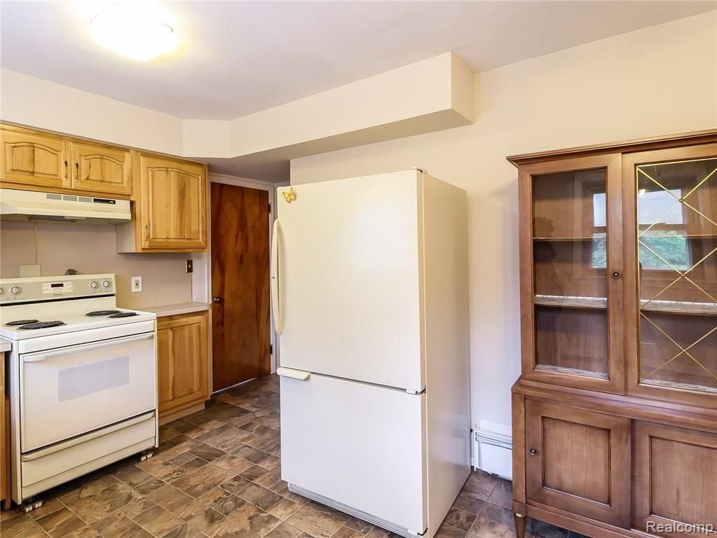 18497 Hannan Road New Boston, MI 48164 - Photo 9 of 20 010-Kitchen-4234137-medium4x3.jpg