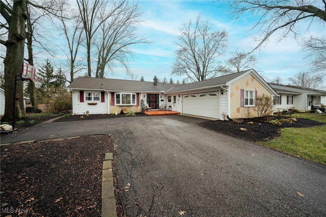 436 High Meadow Road Amherst, OH 44001 - Photo 2 of 35 Gallery Image 2