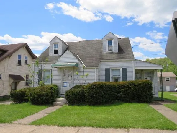 $102,300 | 225 North Main Street, Houston, PA 15342