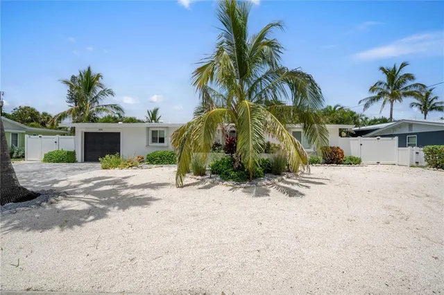 $1,595,000 | 306 66th Street, Holmes Beach, FL 34217