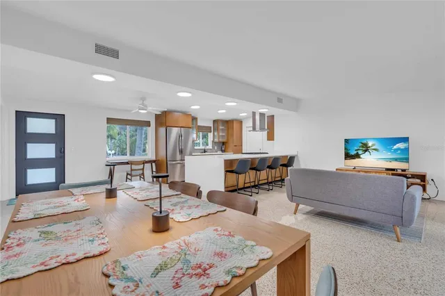 $1,595,000 | 306 66th Street, Holmes Beach, FL 34217