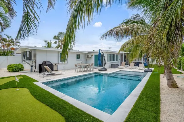 $1,595,000 | 306 66th Street, Holmes Beach, FL 34217