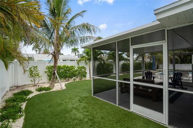 $1,595,000 | 306 66th Street, Holmes Beach, FL 34217