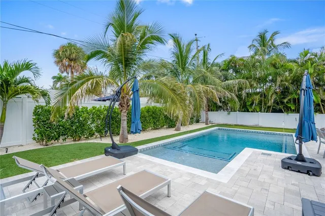 $1,595,000 | 306 66th Street, Holmes Beach, FL 34217