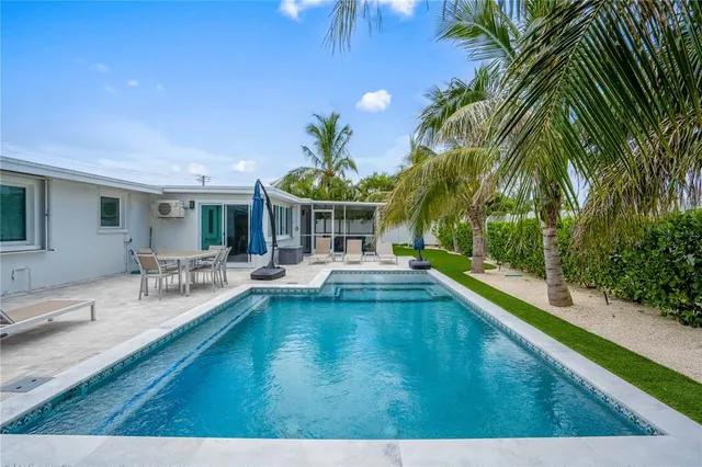 $1,595,000 | 306 66th Street, Holmes Beach, FL 34217