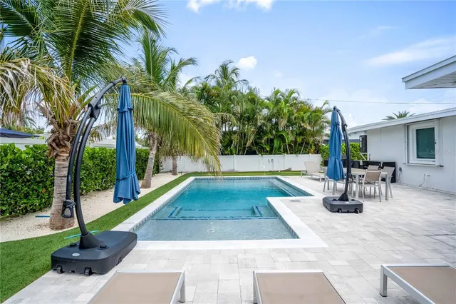 $1,595,000 | 306 66th Street, Holmes Beach, FL 34217