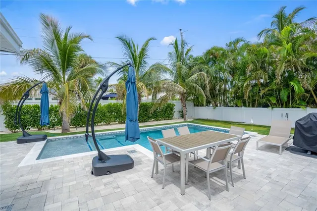 $1,595,000 | 306 66th Street, Holmes Beach, FL 34217
