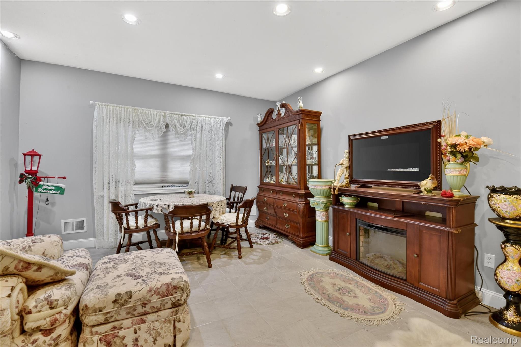 6198 Brancheau Road Newport, MI 48166 - Photo 41 of 47 34-6198-Brancheau-St-WindowStill-Photography.jpg