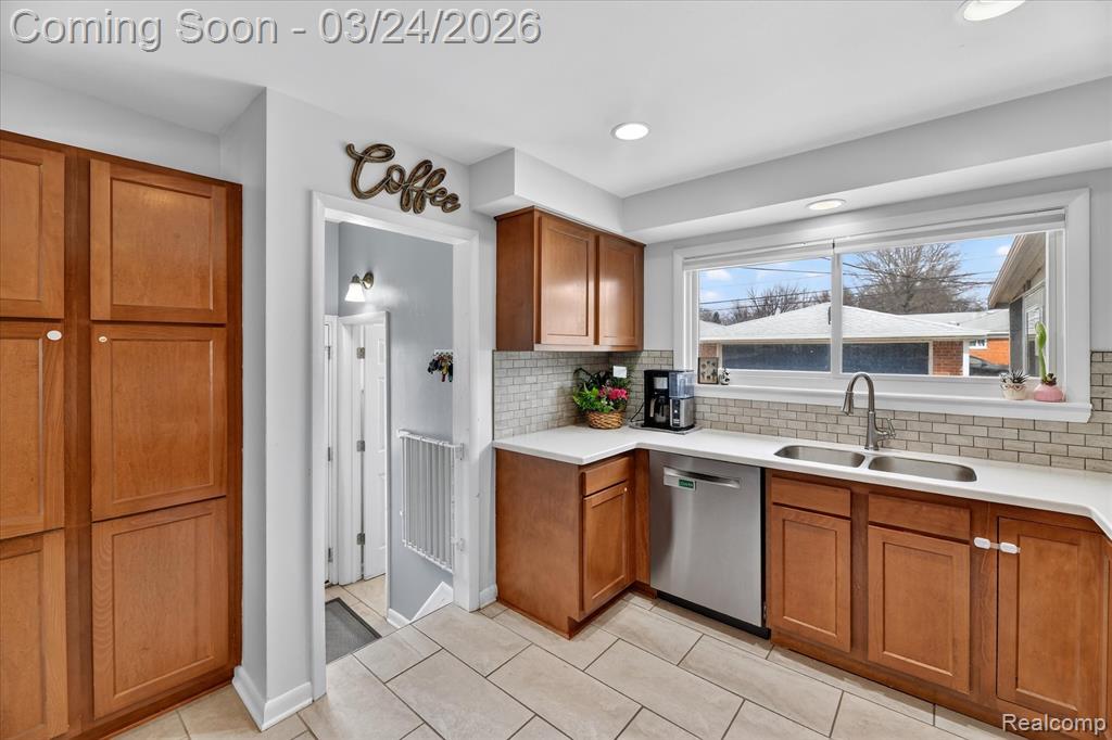 18053 Airport Road Fraser, MI 48026 - Photo 8 of 26