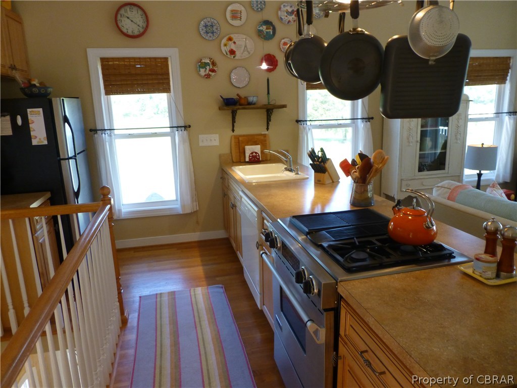 864 Mill Wharf Road Wake, VA 23176 - Photo 6 of 31 Efficient kitchen - bright & sunny