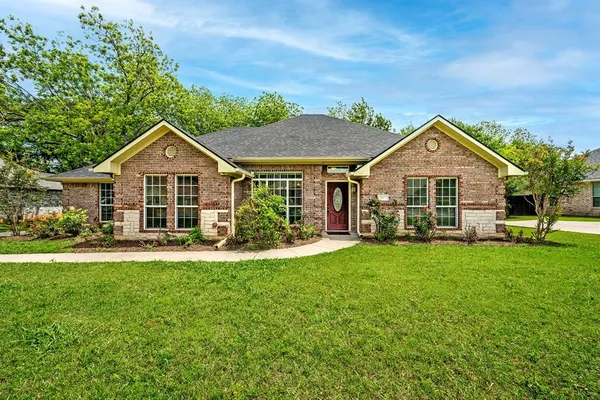 $349,000 | 167 Chrissa Drive, Pottsboro, TX 75076