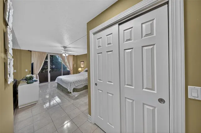 a en suite bathroom with a shower