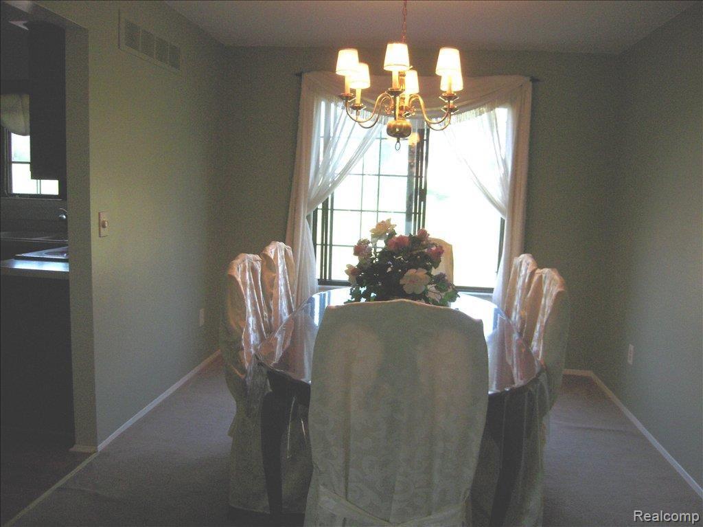 125 Foxboro Drive Rochester, MI 48309 - Photo 4 of 25 Dining Room