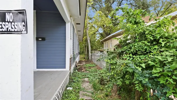 a view of a house with a tree