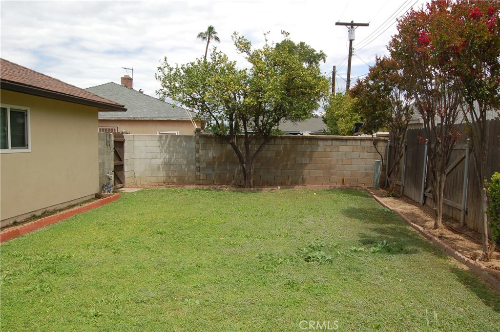 8484 Monteel Place Riverside, CA 92504 - Photo 26 of 34 a backyard of a house