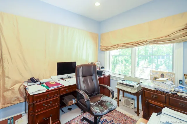 $9,300 | 10 Woodbourne Road, Great Neck, NY 11023