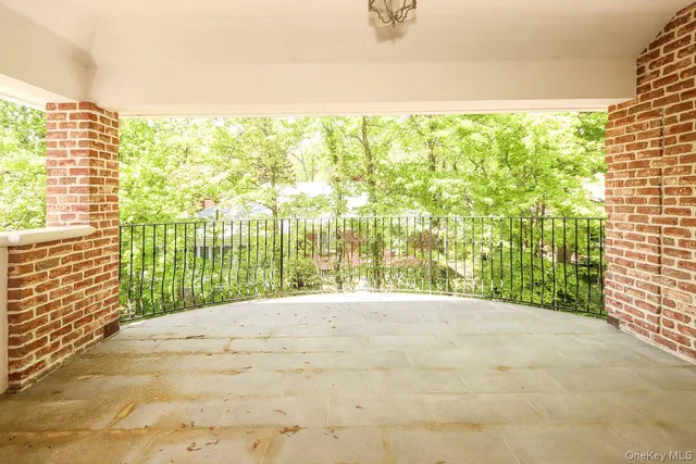 $9,300 | 10 Woodbourne Road, Great Neck, NY 11023