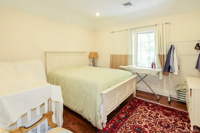 $9,300 | 10 Woodbourne Road, Great Neck, NY 11023