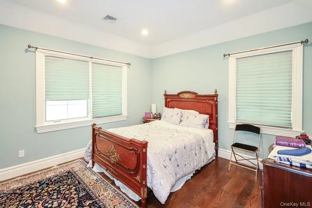 $9,300 | 10 Woodbourne Road, Great Neck, NY 11023