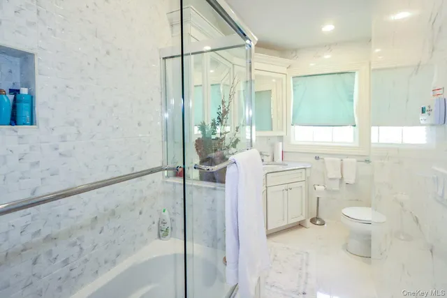 $9,300 | 10 Woodbourne Road, Great Neck, NY 11023