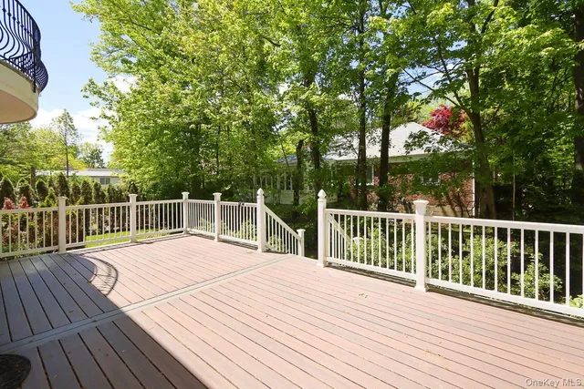 $9,300 | 10 Woodbourne Road, Great Neck, NY 11023