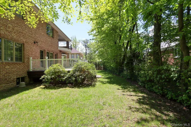 $9,300 | 10 Woodbourne Road, Great Neck, NY 11023