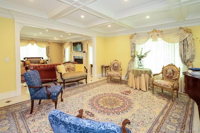 $9,300 | 10 Woodbourne Road, Great Neck, NY 11023