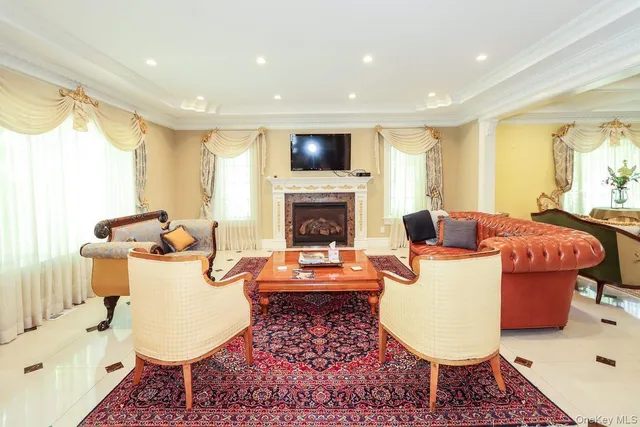 $9,300 | 10 Woodbourne Road, Great Neck, NY 11023