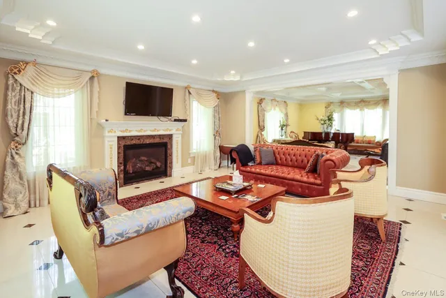 $9,300 | 10 Woodbourne Road, Great Neck, NY 11023